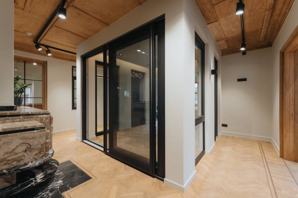 Goyens Ramen Deuren Maaseik Showroom Bospoort Hout PVC Aluminium